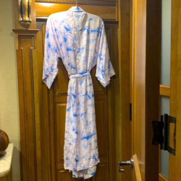 NWOT In Bloom Cloud Tie Dyed Midi Wrap Housecoat Size Medium/Large - Picture 5 of 8